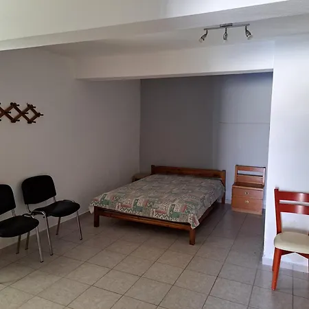 Apartament Karefyllakis *